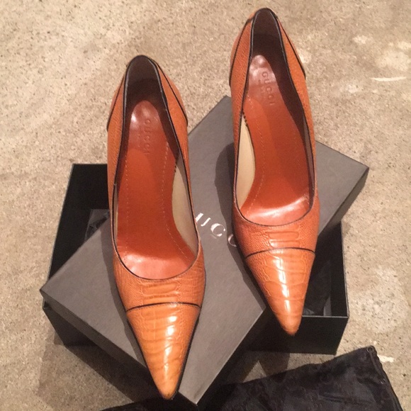 GUCCI OSTRICH HEELS - Picture 1 of 8